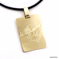 złota zawieszka z grawerem znaku zodiaku byk