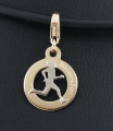 Złoty charms biegaczka