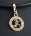 Złoty charms biegaczka
