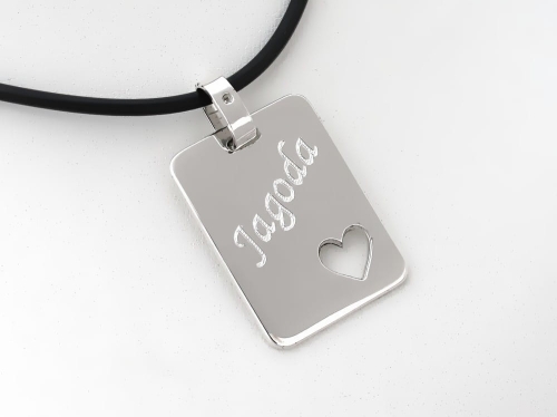 Srebrna zawieszka na zamówienie prostokąt z sercem