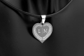 Serduszko z białego złota z grawerowanymi inicjałami