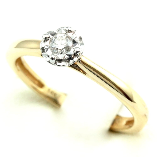 Pierścionek z diamentem