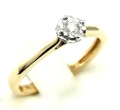 Pierścionek z diamentem