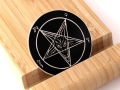 Okultyztyczny amulet z pentagramem