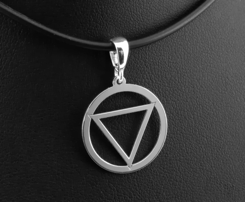 Srebrna zawieszka trójkąt wpisany w okrąg