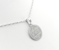 Mniejszy Anielski amulet z białego złota