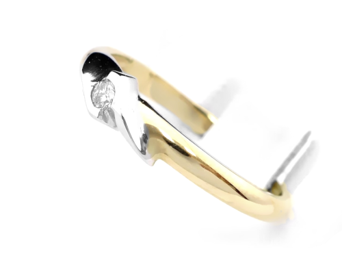 Pierścionek z diamentem