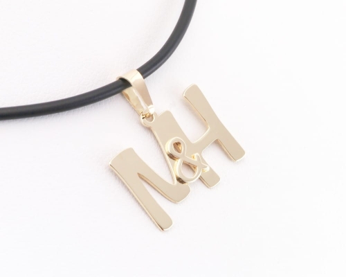 Złota zawieszka inicjały M&H