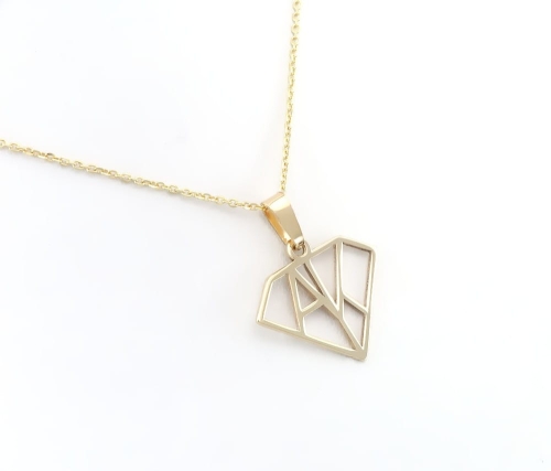 Złoty diament z wpisanym inicjałem - logo