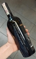 Grawerunek na butelce z winem