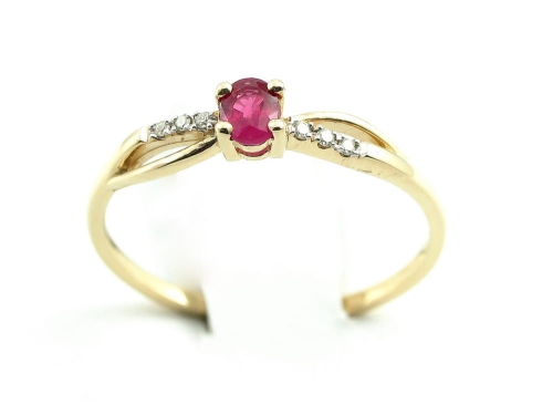 Pierścionek z rubinem i diamentami
