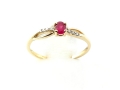 Pierścionek z rubinem i diamentami
