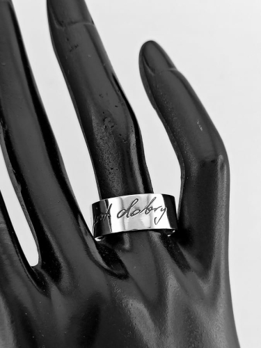 Srebrna obrączka z napisem Bóg jest dobry