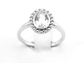 Pierścionek z białym topazem