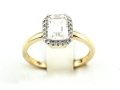 Pierścionek z białym topazem