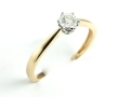 Pierścionek z diamentem