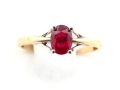 Pierścionek z rubinem