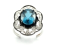 Pierścionek z diamentami i topazem London Blue