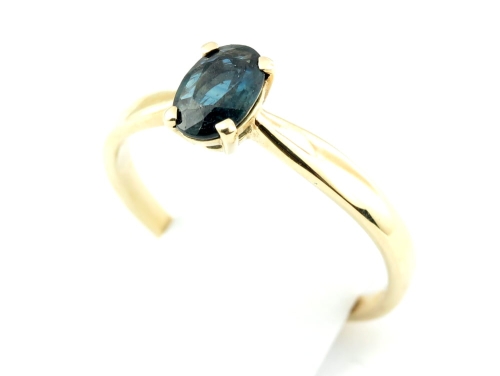 Pierścionek z szafirem