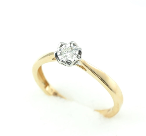 Pierścionek z diamentem 