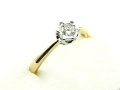 Pierścionek z diamentem