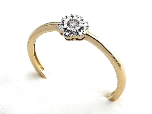 Pierścionek z diamentem