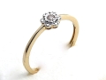 Pierścionek z diamentem