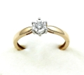 Pierścionek z diamentem