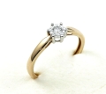 Pierścionek z diamentem