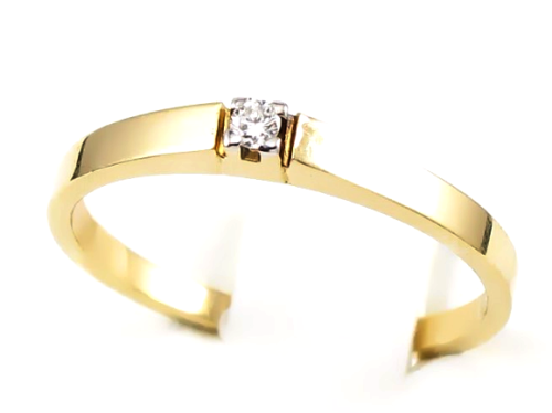 Pierścionek z diamentem