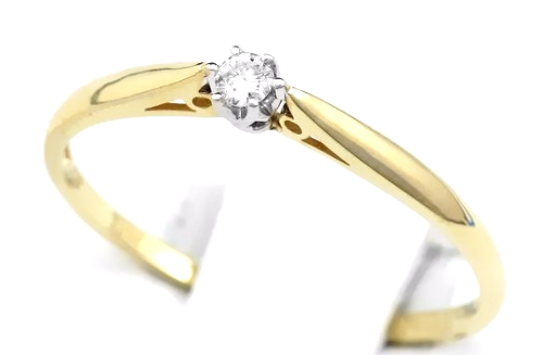 Pierścionek z diamentem