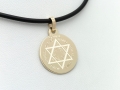Złota zawieszka Anielski amulet