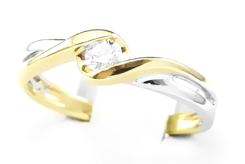 Pierścionek z diamentem