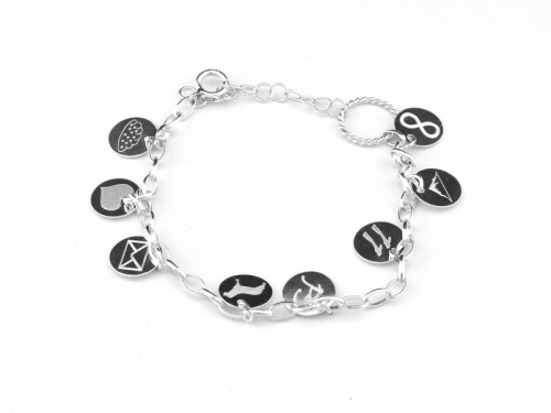 Srebrna bransoletka z zawieszkami z grawerem