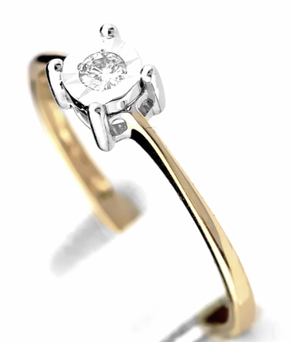 Pierścionek z diamentem