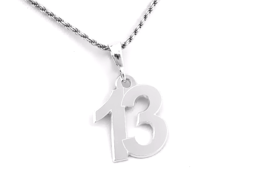 Srebrny wisior cyfra 13