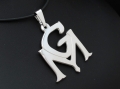 Srebrna zawieszka - symbol GM