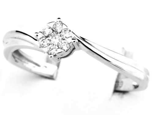 Pierścionek z diamentami