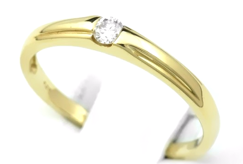 Pierścionek z diamentem