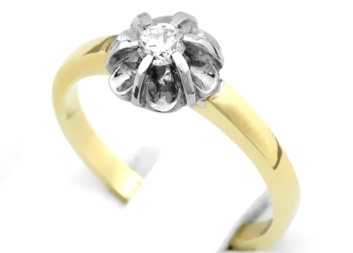 Pierścionek z diamentem