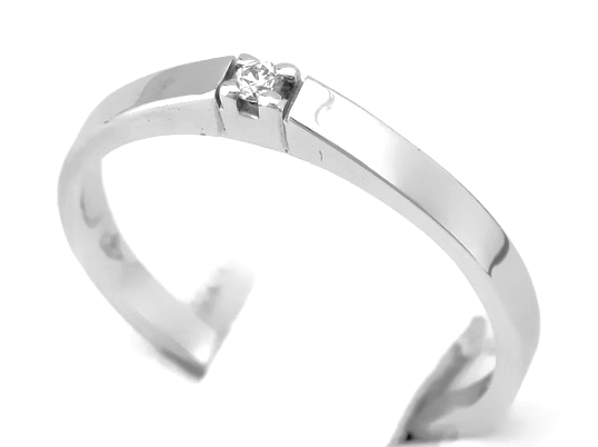 Pierścionek z brylantem