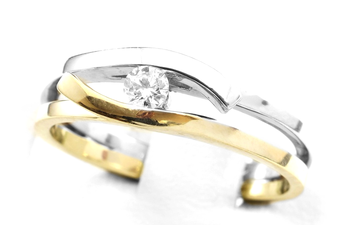  Pierścionek z brylantem