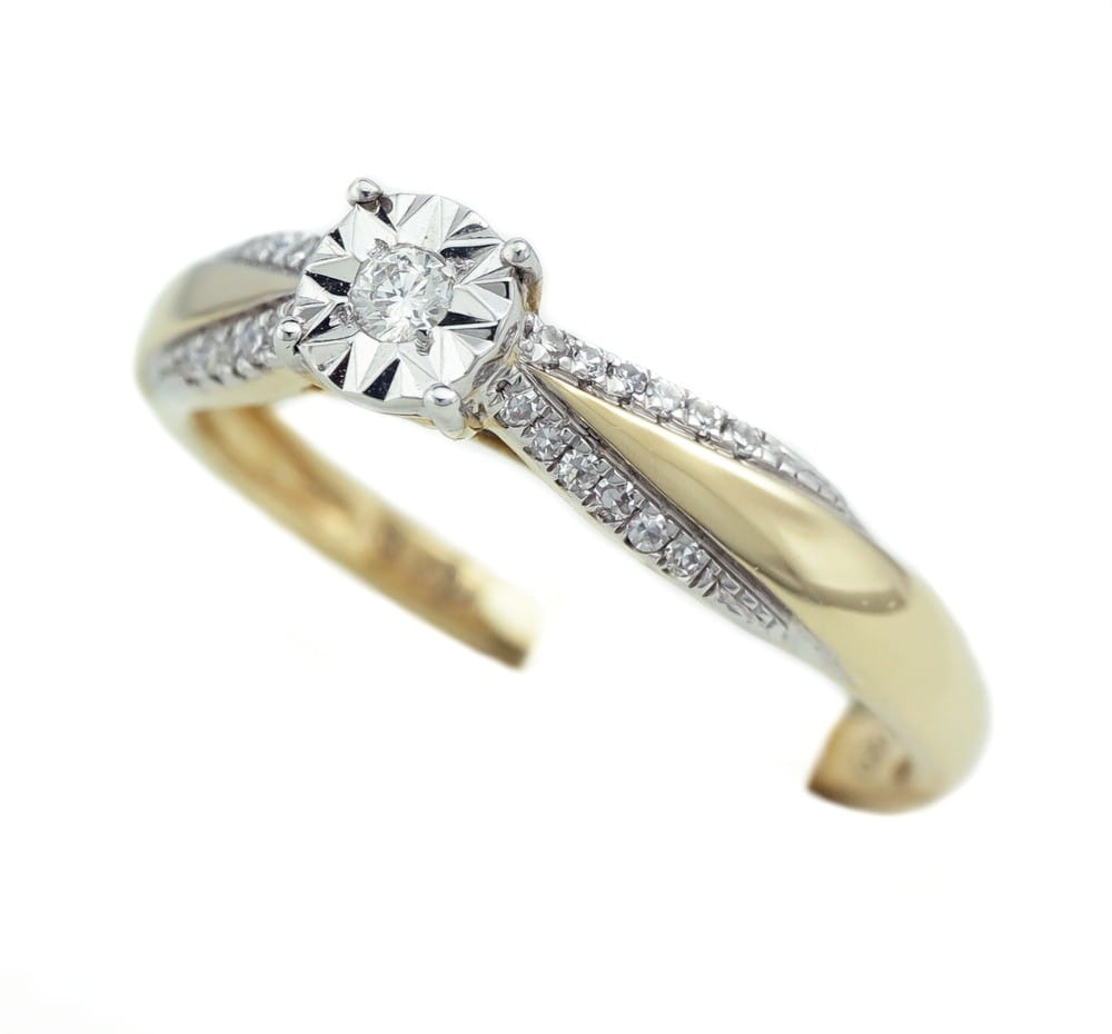 Pierścionek z diamentami