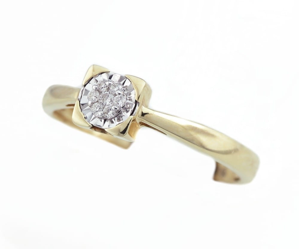 Pierścionek z diamentami