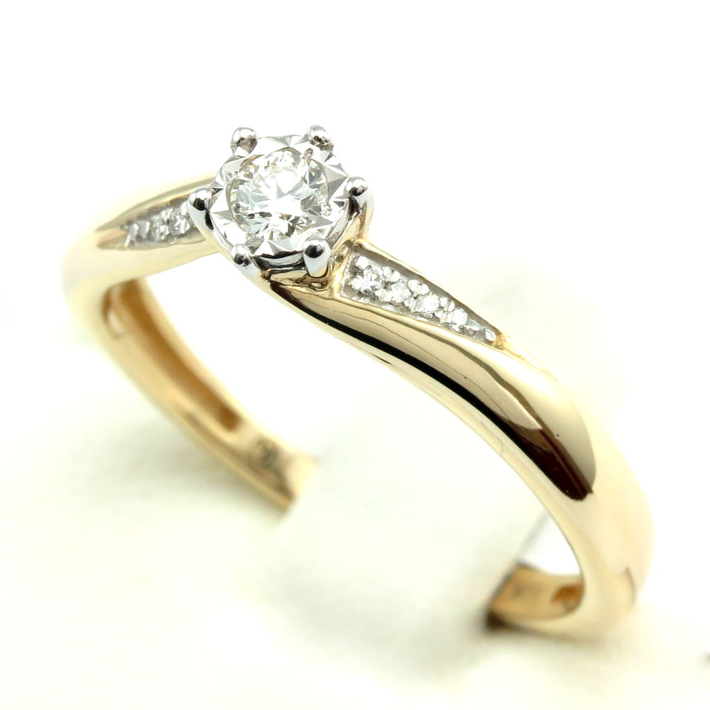 Pierścionek z diamentami