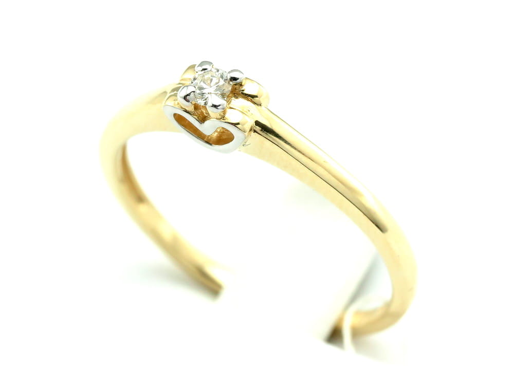 Pierścionek z diamentem