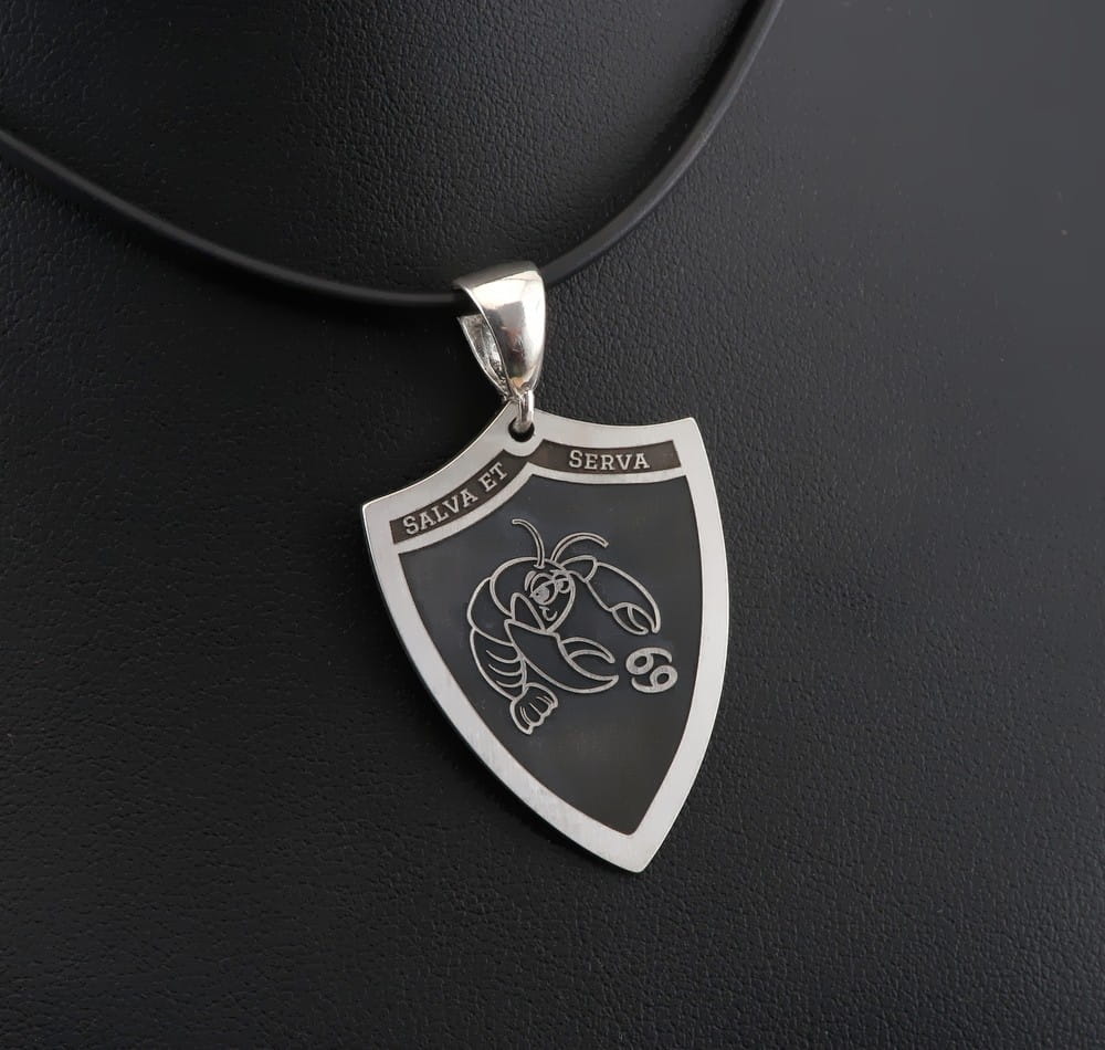 Srebrna zawieszka tarcza z rakiem
