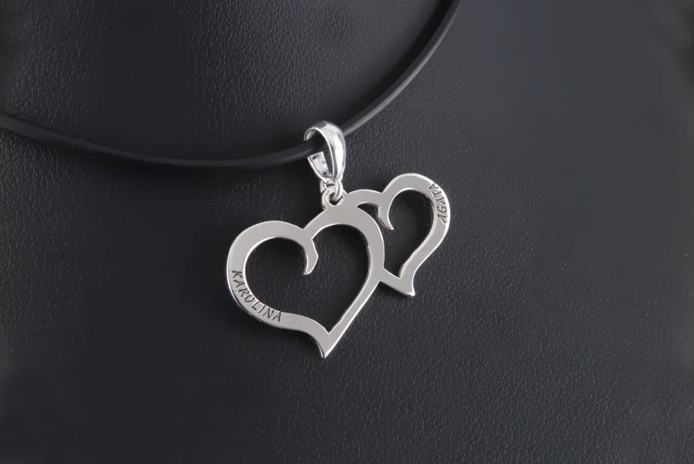 Srebrna zawieszka dwa serca z dedykacją