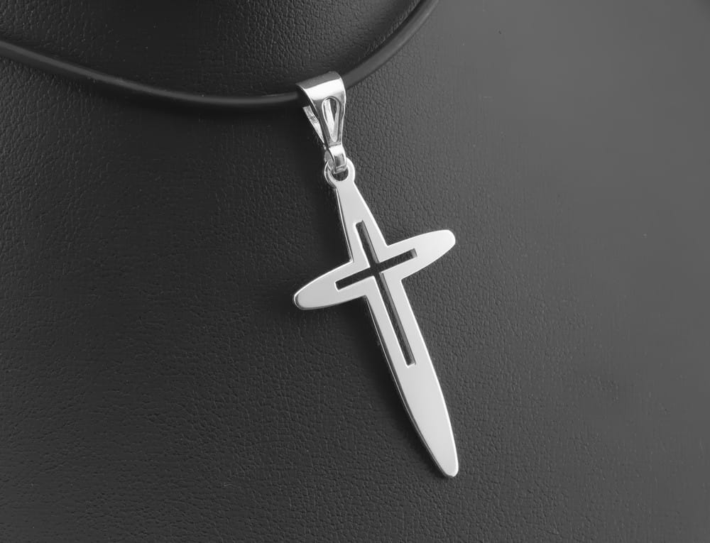 Srebrny krzyż z zaokraglonymi ramionami