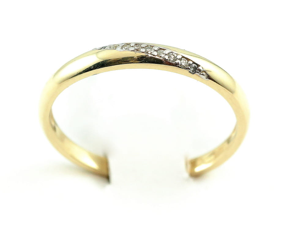 Pierścionek z diamentami